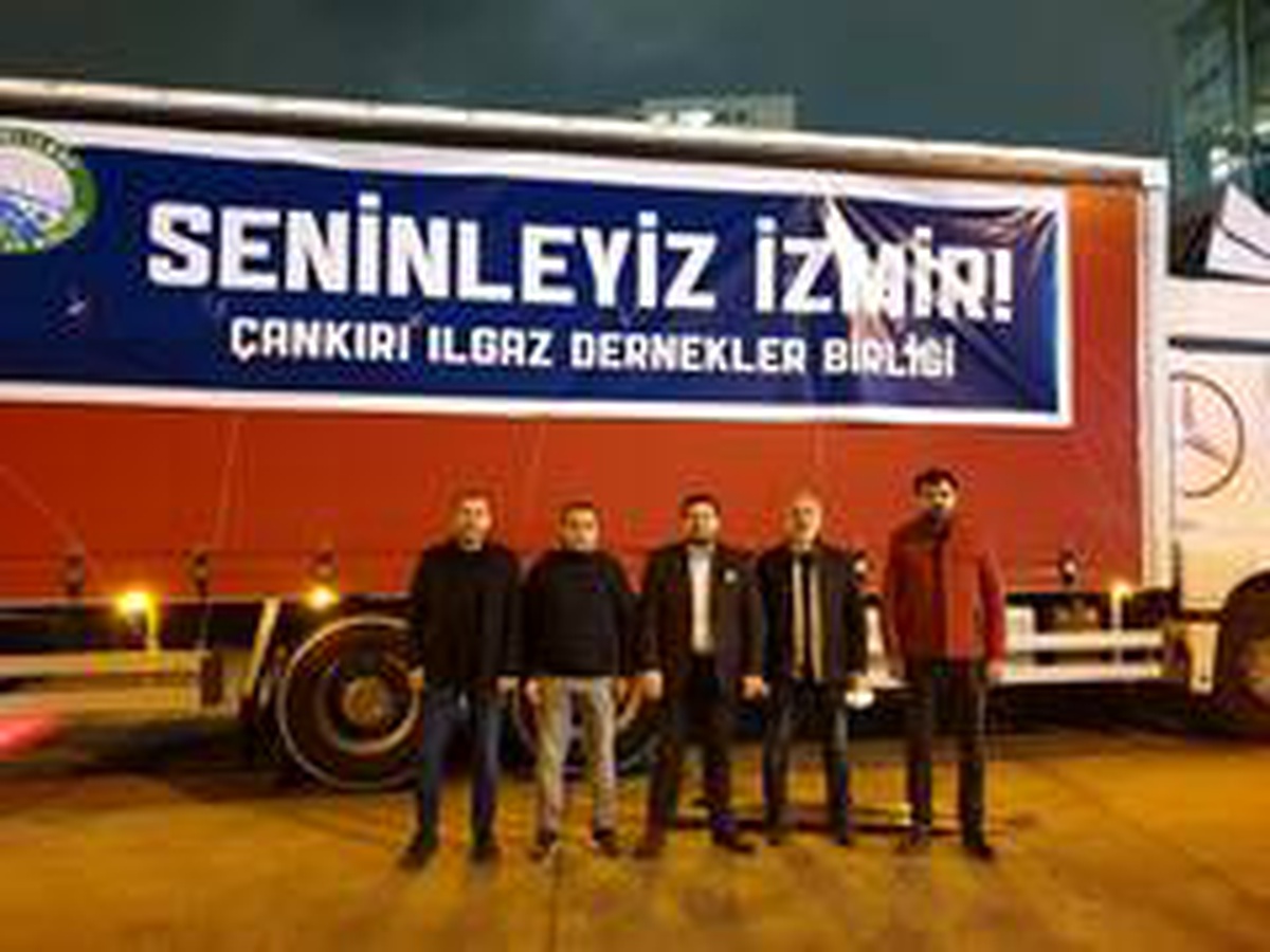 İstanbul\'daki Ilgazlılar\'dan depremzedelere bir tır dolusu yardım