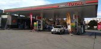 Köpeklerin ezilmesi güvenlik kamerasına yansıdı