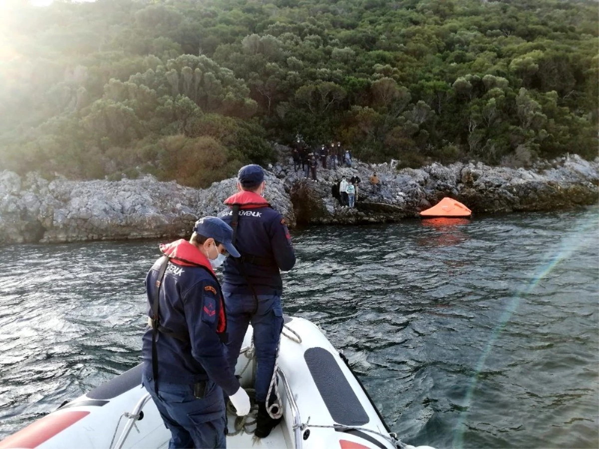 Kuşadası Körfezi\'nde 21 düzensiz göçmen kurtarıldı