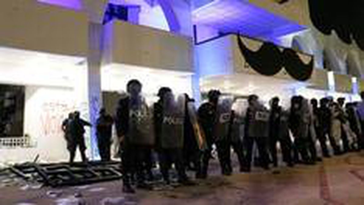 Meksika\'da polis, kadın cinayetlerini protesto eden gruba ateş açtı