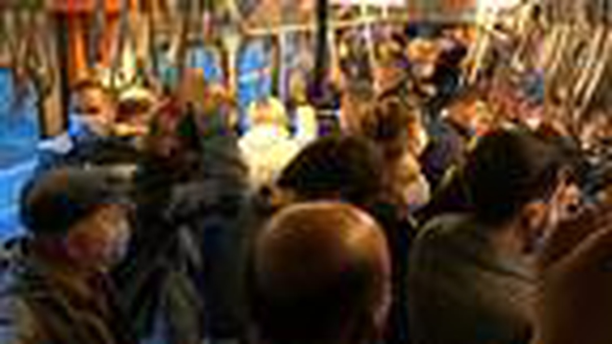 METRODA SABAH AKŞAM "SOSYAL MESAFESİZ" YOLCULUK