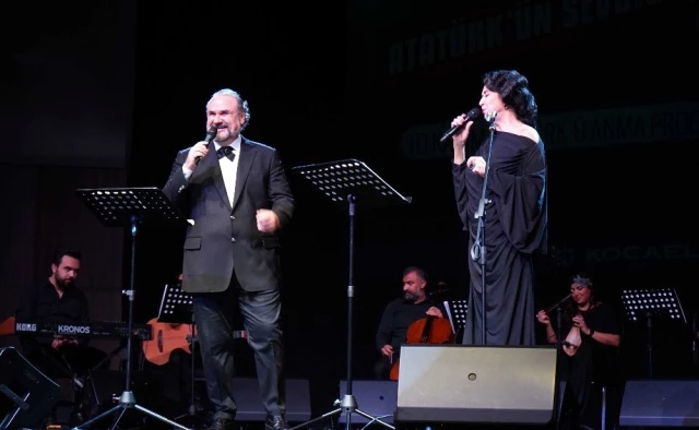 Atatürk'ün sevdiği şarkılar İzmit'te seslendirildi