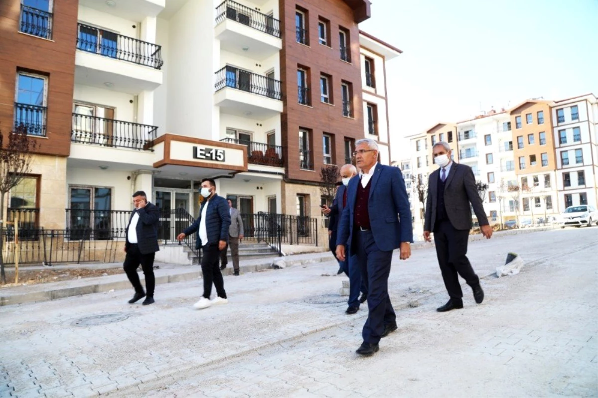 Başkan Güder, deprem konutlarını inceledi