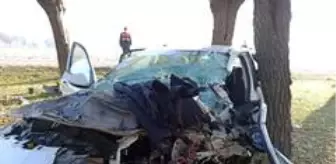 Kazada ağır yaralanan sürücü hayatını kaybetti... Kaza anı kameraya yansıdı