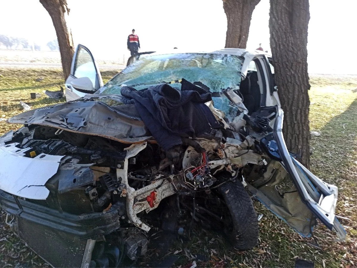 Kazada ağır yaralanan sürücü hayatını kaybetti... Kaza anı kameraya yansıdı