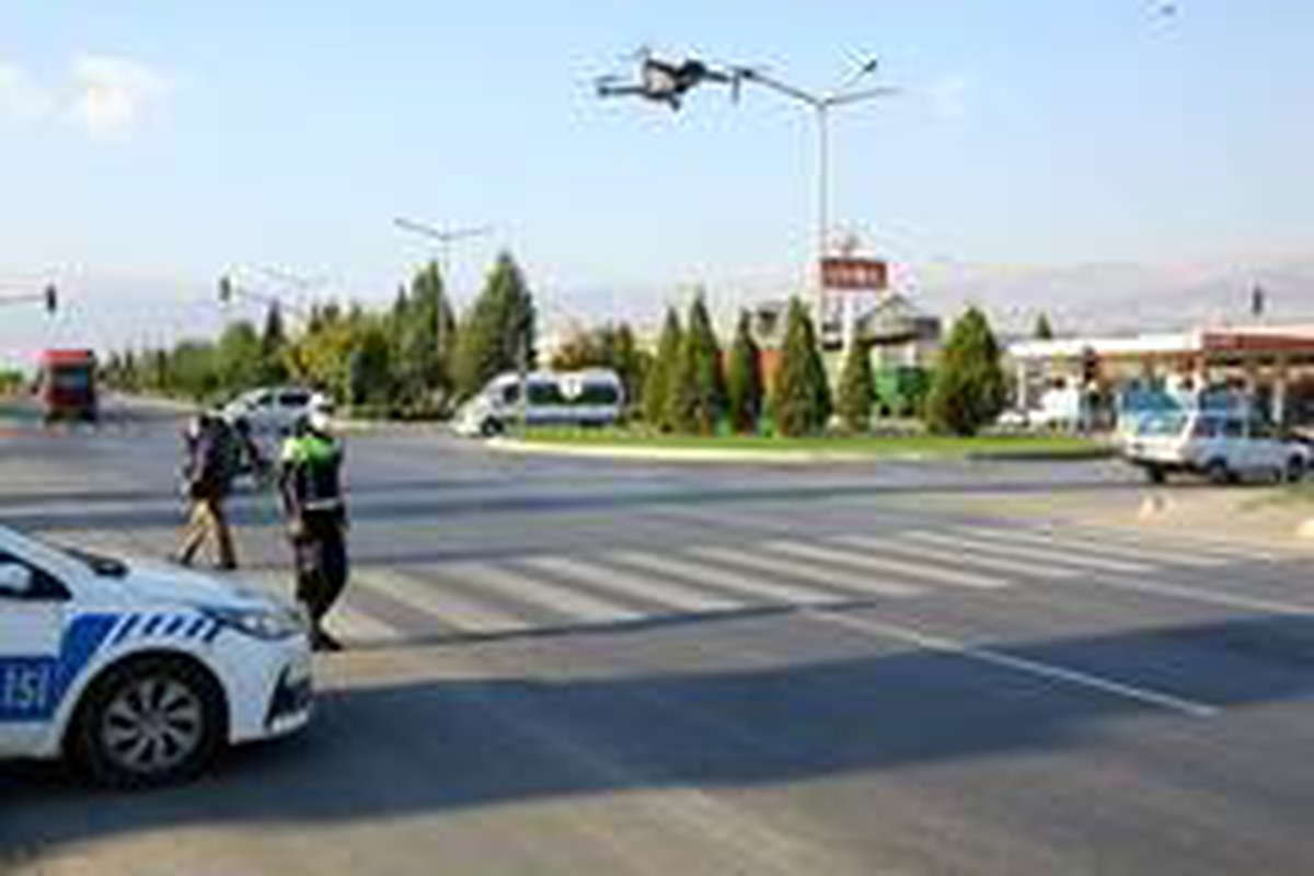Kırmızı ışıkta geçenler drone ile yakalandı