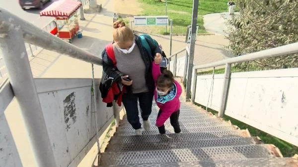 Küçükçekmece'de metrobüse ulaşmak isteyen engelli ve yaşlılara üst geçit çilesi