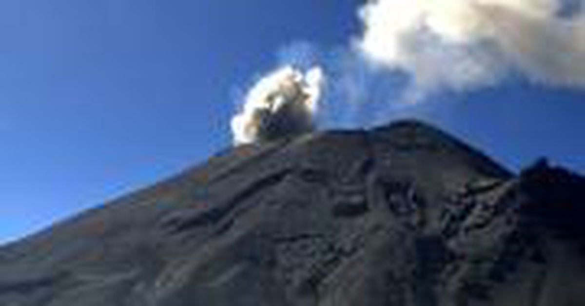 Meksika\'da Popocatepetl Yanardağı harekete geçti