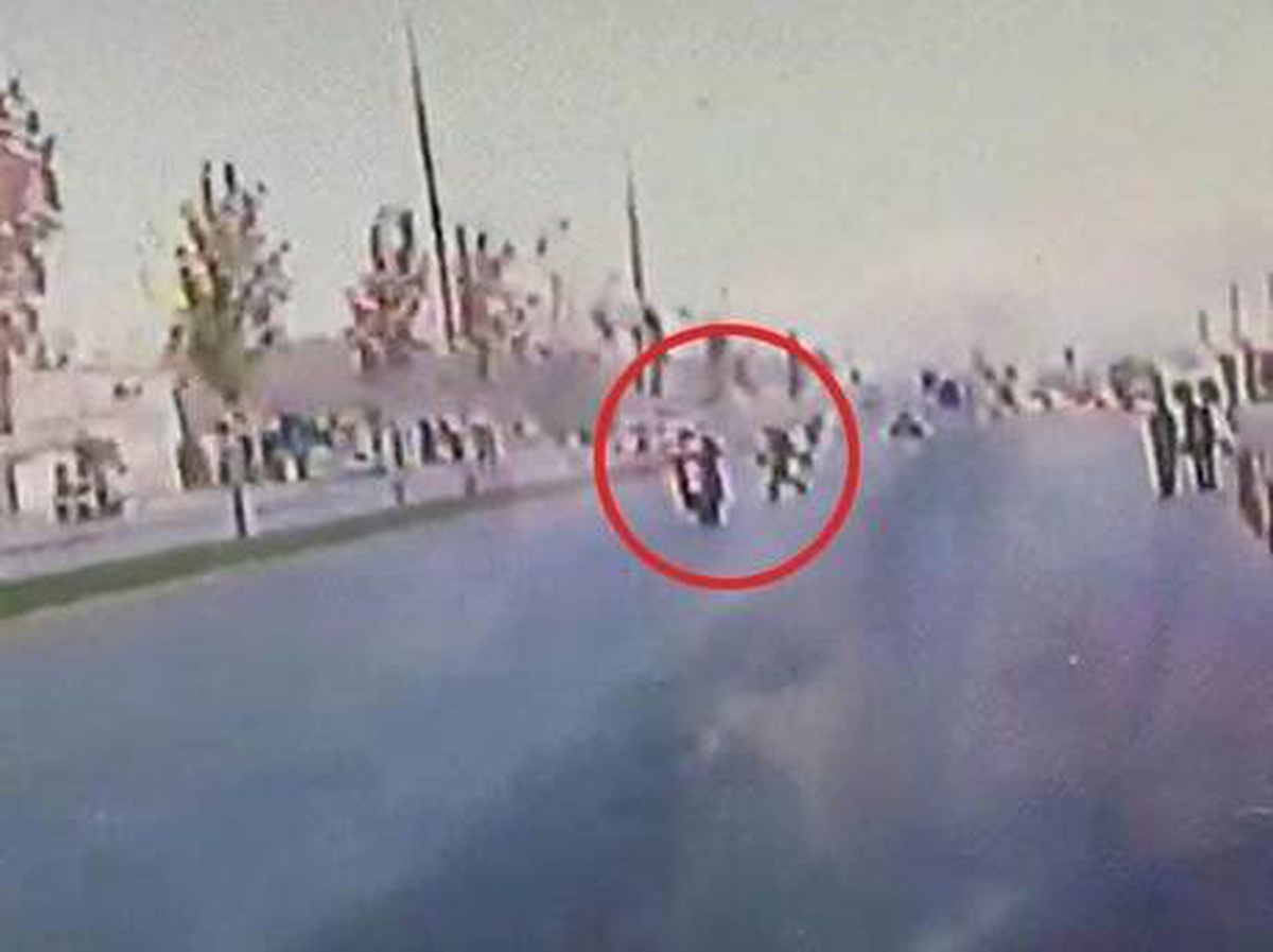 Motosiklet kazasında ölen kadın, koşarak aniden yola çıkmış
