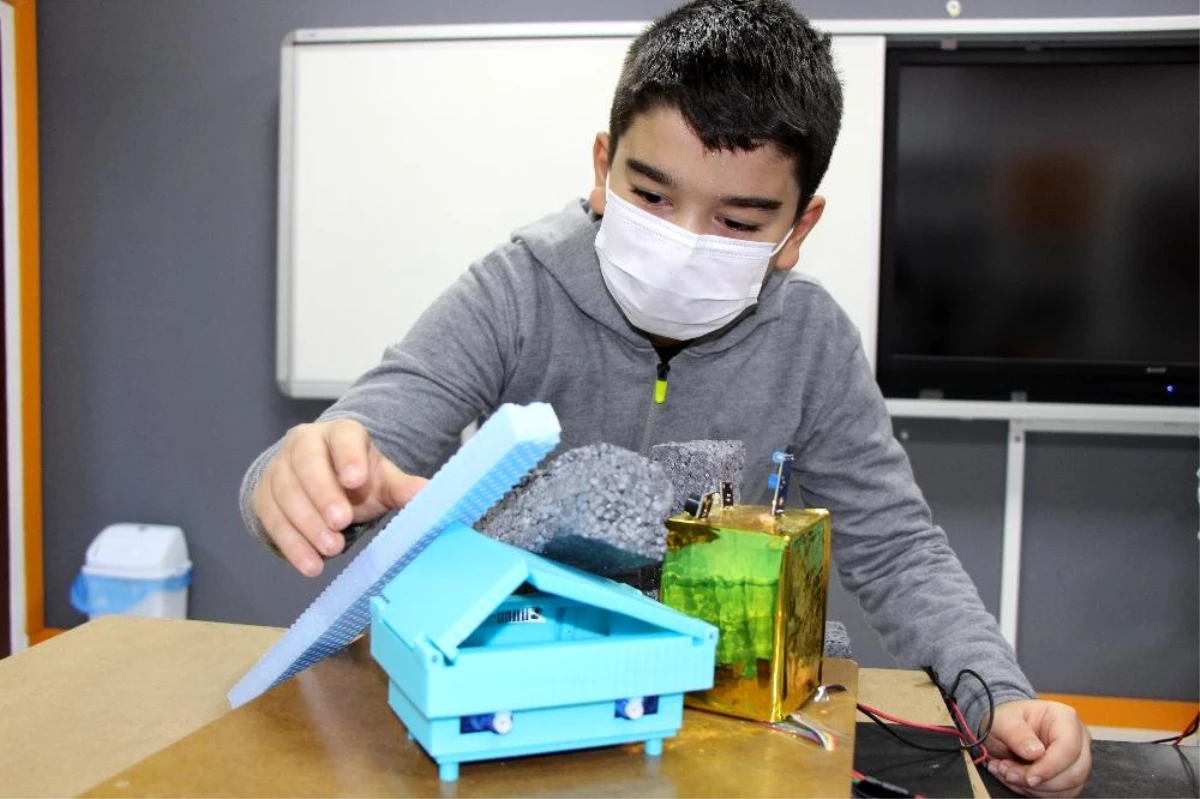 11 yaşındaki öğrencilerden depremde hayat kurtaracak proje: \'Yaşam yatağı\'