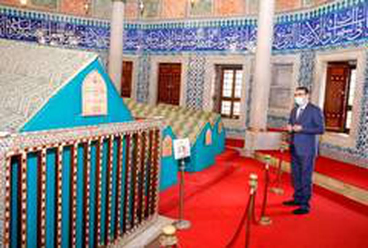 Son dakika haber! Bakan Dönmez\'den Kanuni Sultan Süleyman\'ın kabrine ziyaret