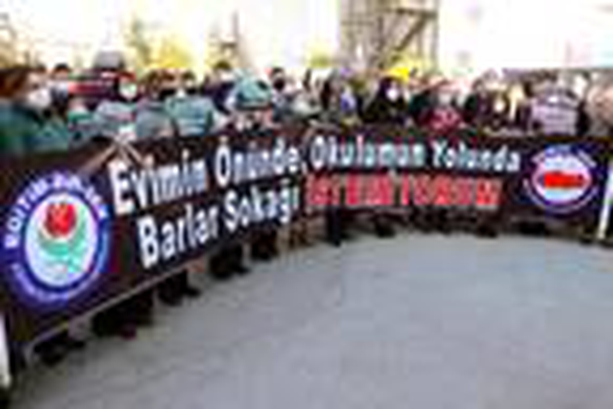 Bazı cadde ve sokakların \'içkili yerler bölgesi\' olarak belirlenmesine tepki