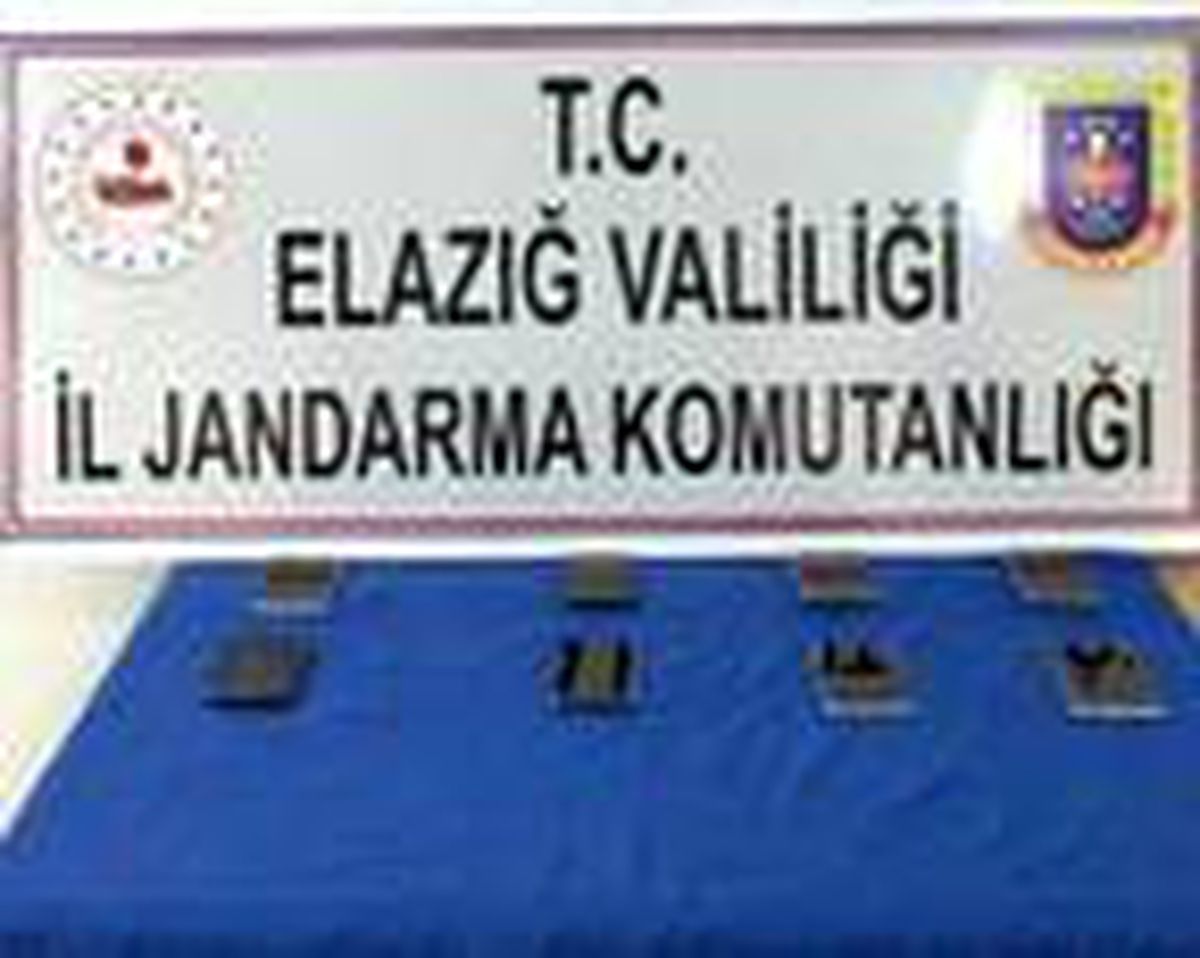Elazığ\'da gümrük kaçağı 8 cep telefonu ele geçirildi