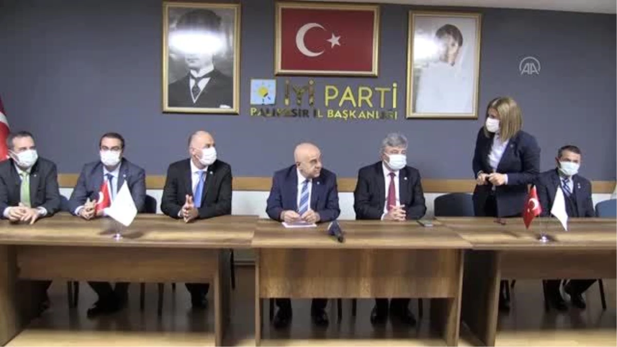 İYİ Parti Genel Başkan Yardımcılarından Balıkesir\'de basın toplantısı
