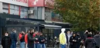 Kosova'da Yeni Covid-19 Tedbirleri Protesto Edildi