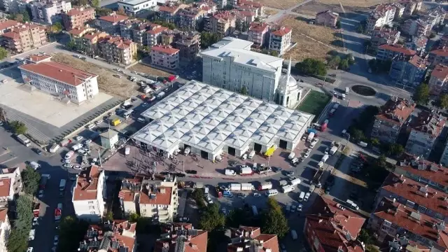 Selçuklu'da Özalkent Kapalı Pazar Yeri açıldı