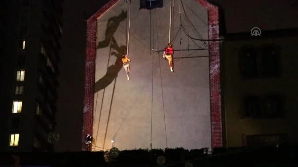 İstanbul Tiyatro Festivali, "Açılış Gösterisi" ile başladı