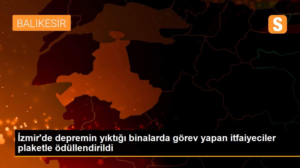 Son Dakika | İzmir\'de depremin yıktığı binalarda görev yapan itfaiyeciler plaketle ödüllendirildi