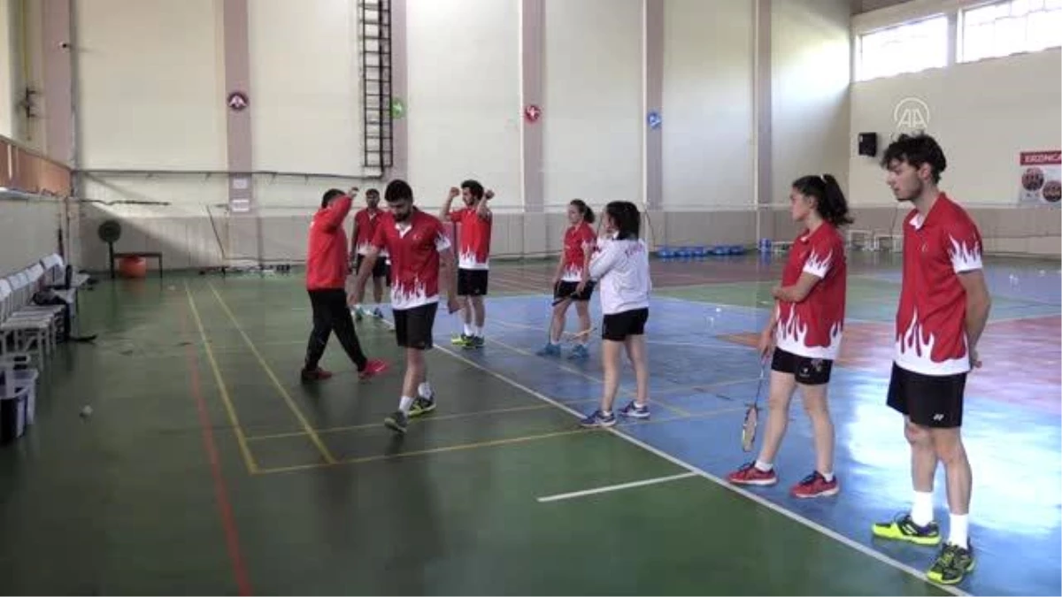 Milli badmintoncu Bengisu, olimpiyat kotası için sıkı çalışıyor