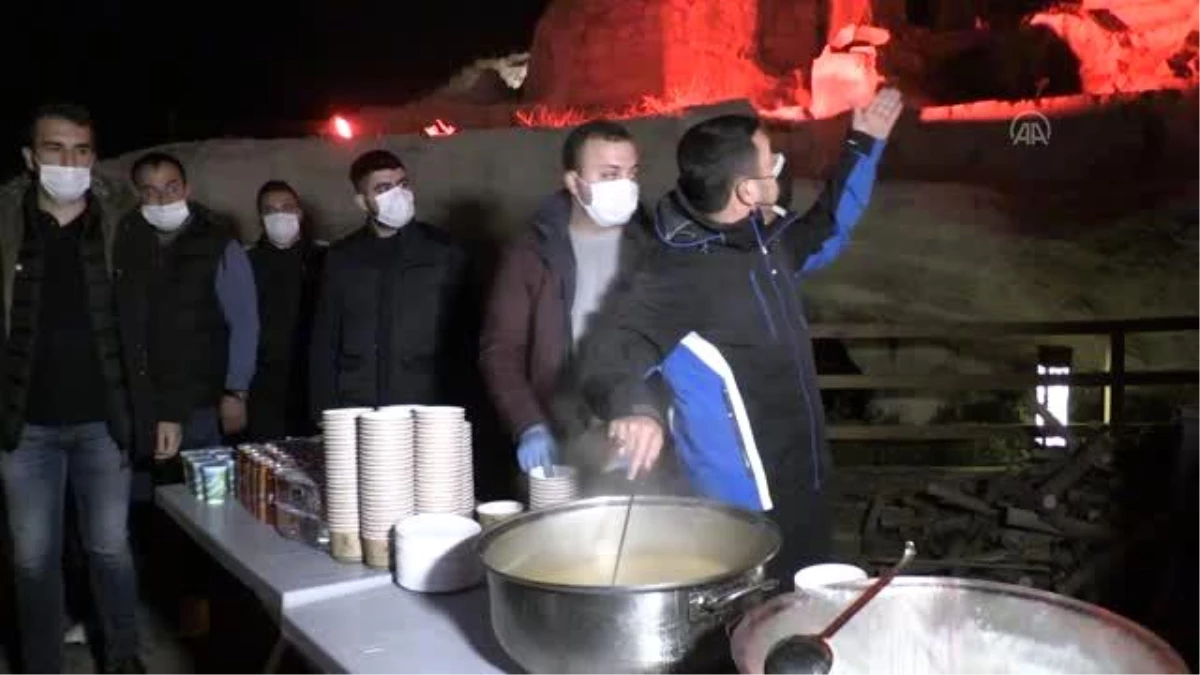 Son dakika haber: Sosyal medya fenomenleri tarihi Kayaşehir\'de kamp ateşi yaktı