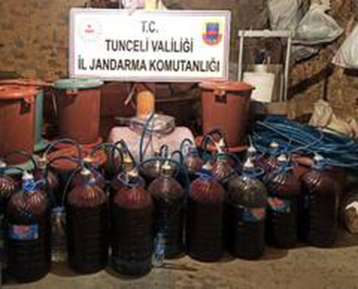 Son dakika haberi... Tunceli\'de 500 litre sahte içki ele geçirildi