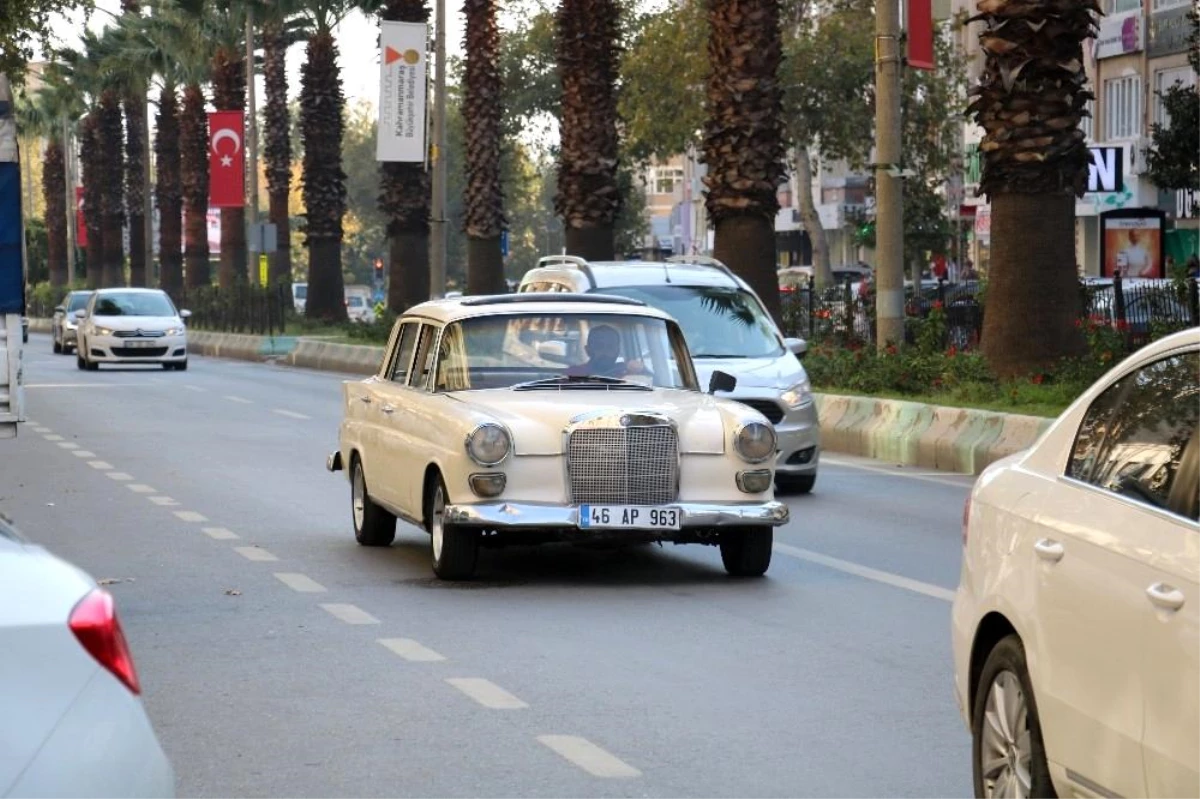 Yarım asırlık otomobile gözleri gibi bakıyorlar