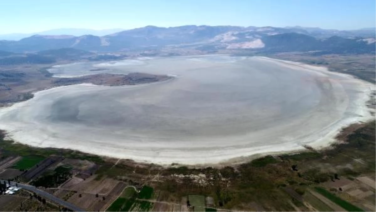 Yarışlı Gölü kurudu, yöre halkı destek istedi