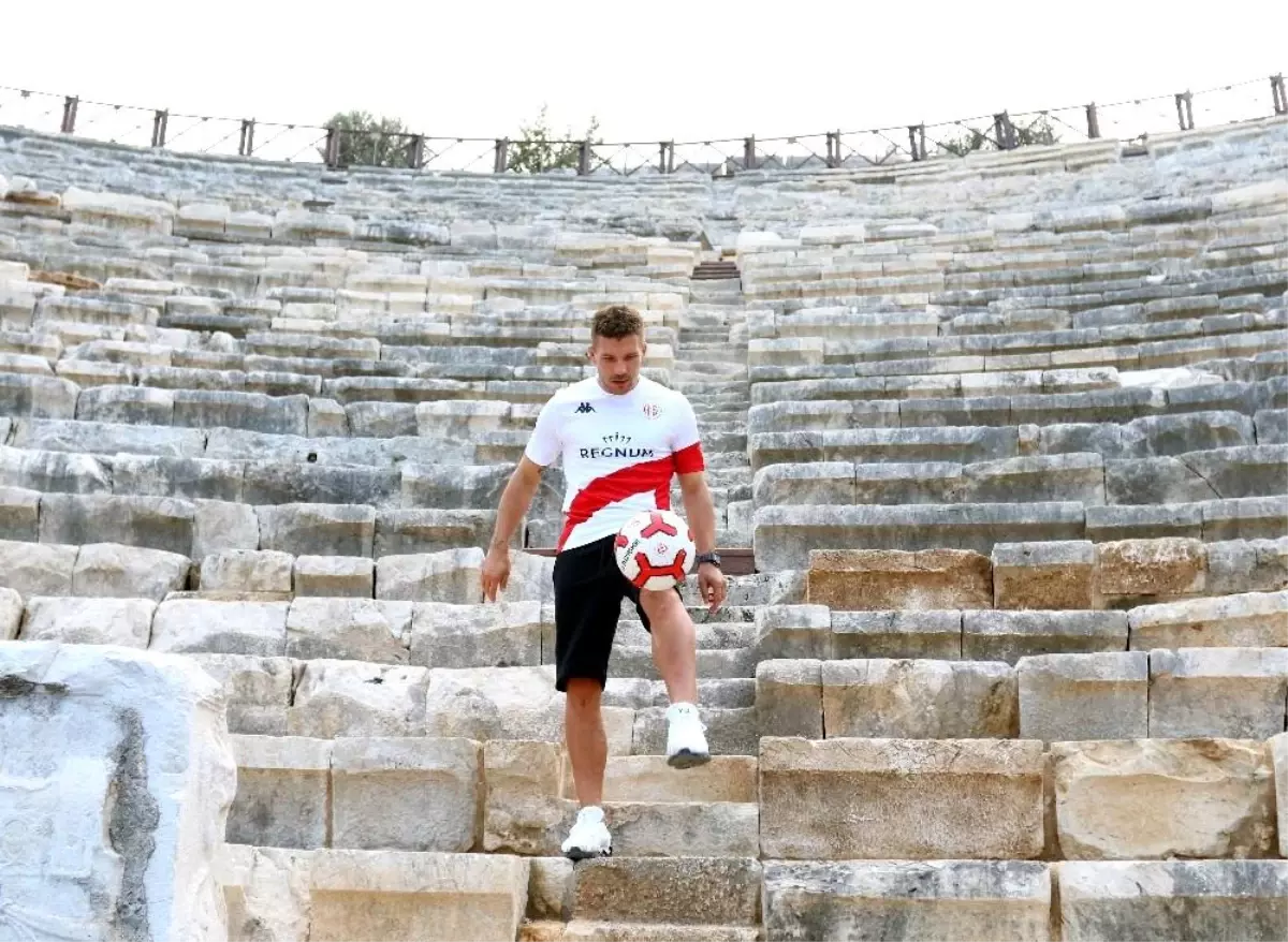 Alman yıldız Podolski turizm elçisi oldu