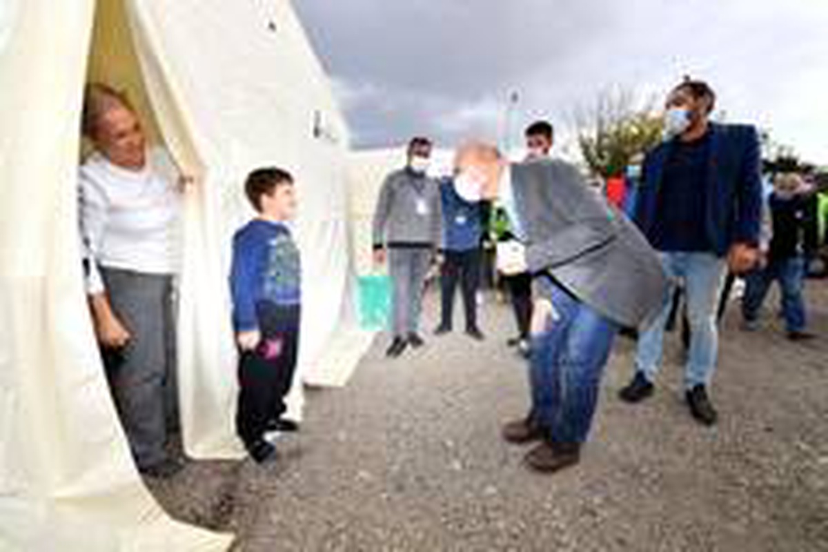 Başkan Soyer\'den çadırdaki depremzedelere ziyaret