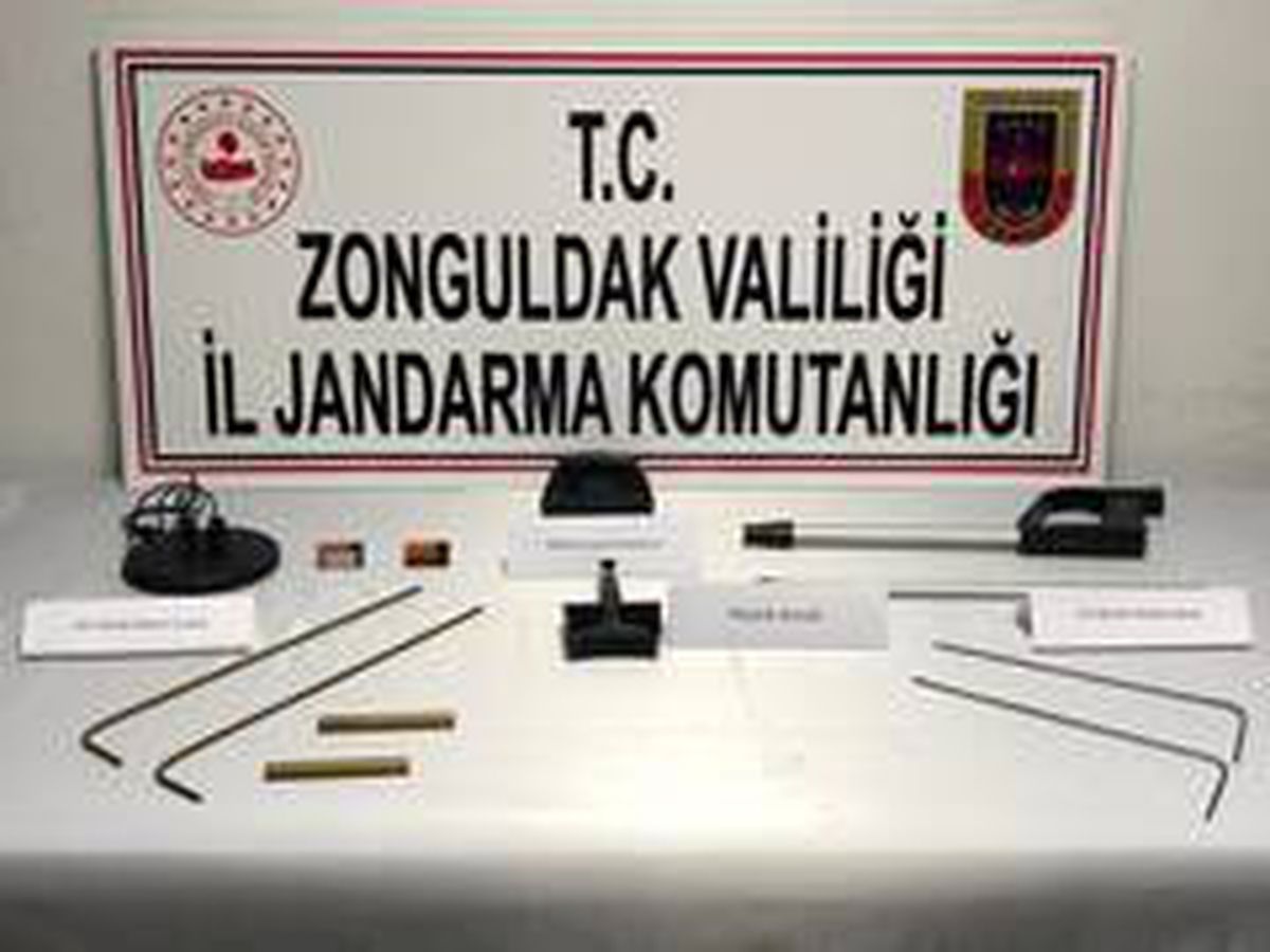 Define arayan 3 kişi kıskıvrak yakalandı