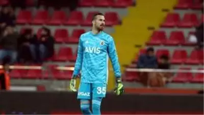 Fenerbahçeli kaleci Harun Tekin'in elmacık kemiği kırıldı
