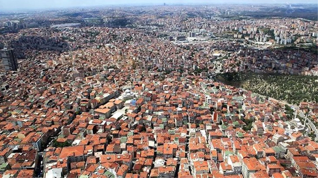 İstanbul olası bir büyük deprem için alarm veriyor: Deprem toplanma alanlarında AVM\'ler, gökdelenler yükseliyor
