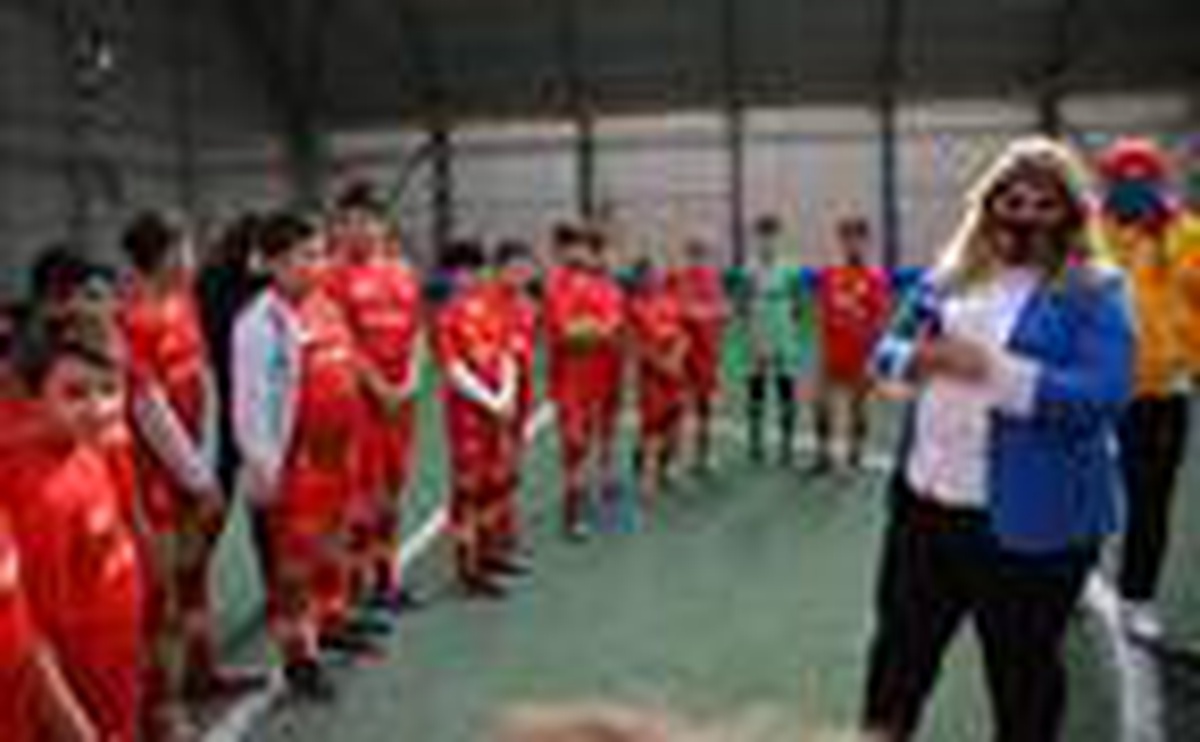 Kayserispor Başkanı Berna Gözbaşı, geleceğin futbolcularıyla buluştu