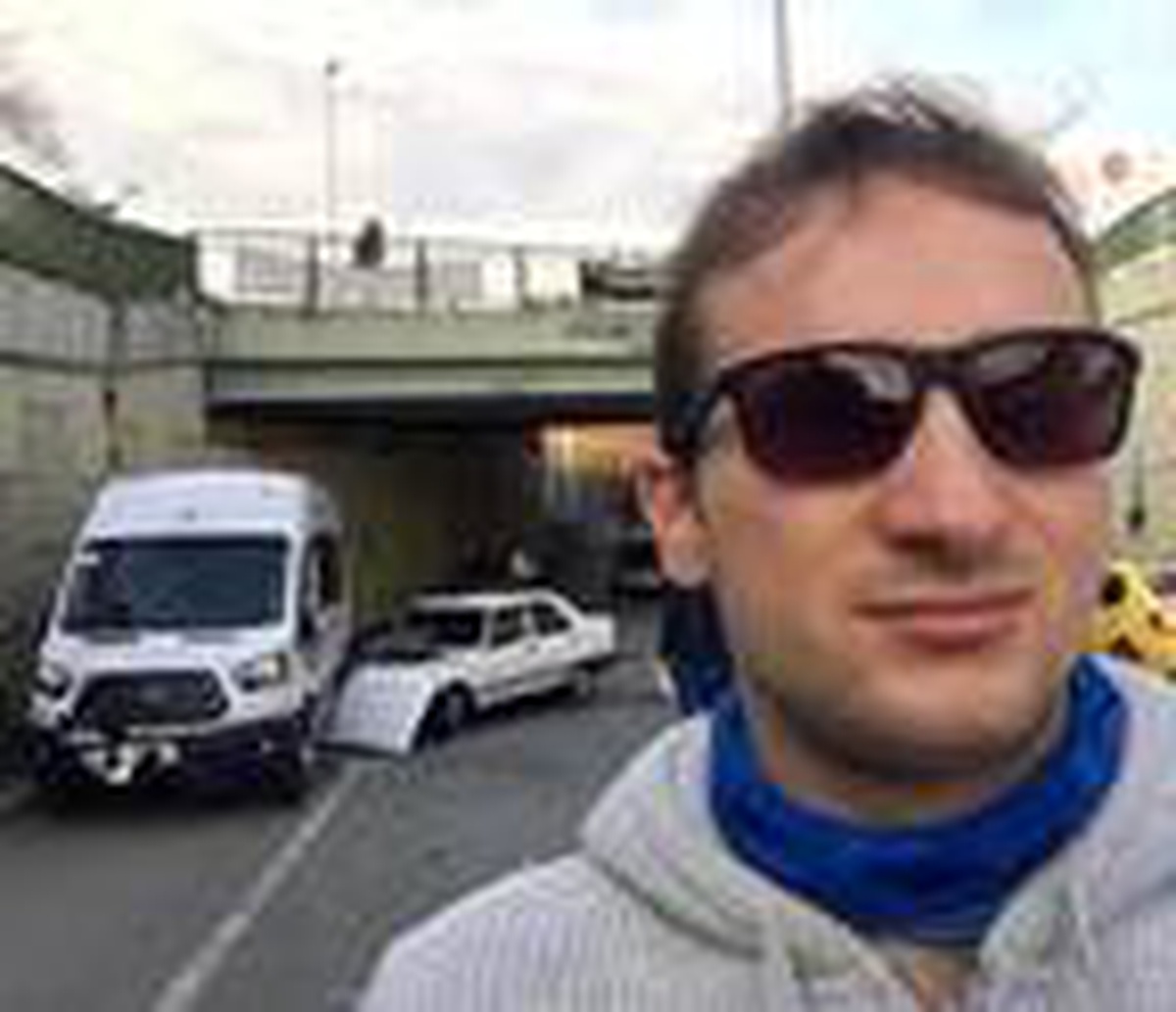 KAZA YAPAN ARAÇLARLA SELFİE HOBİSİ OLDU