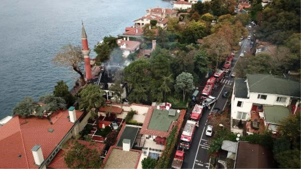 (Tarihi Vaniköy Camii\'nde yangın