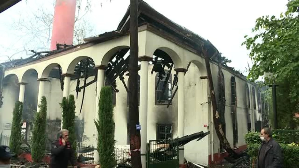 Üsküdar\'da tarihi camideki yangın - Ahmet Misbah Demircan