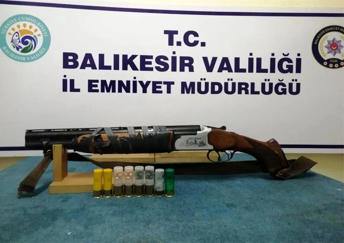 Balıkesir\'de polis 90 aranan şahıs ve 40 silah yakaladı