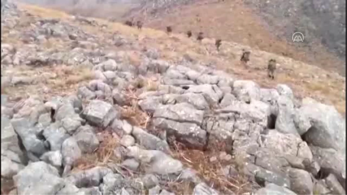 Son dakika haberi! Bitlis\'te mağara ve sığınaklarda PKK\'lı teröristlere ait patlayıcı ve yaşam malzemeleri bulundu