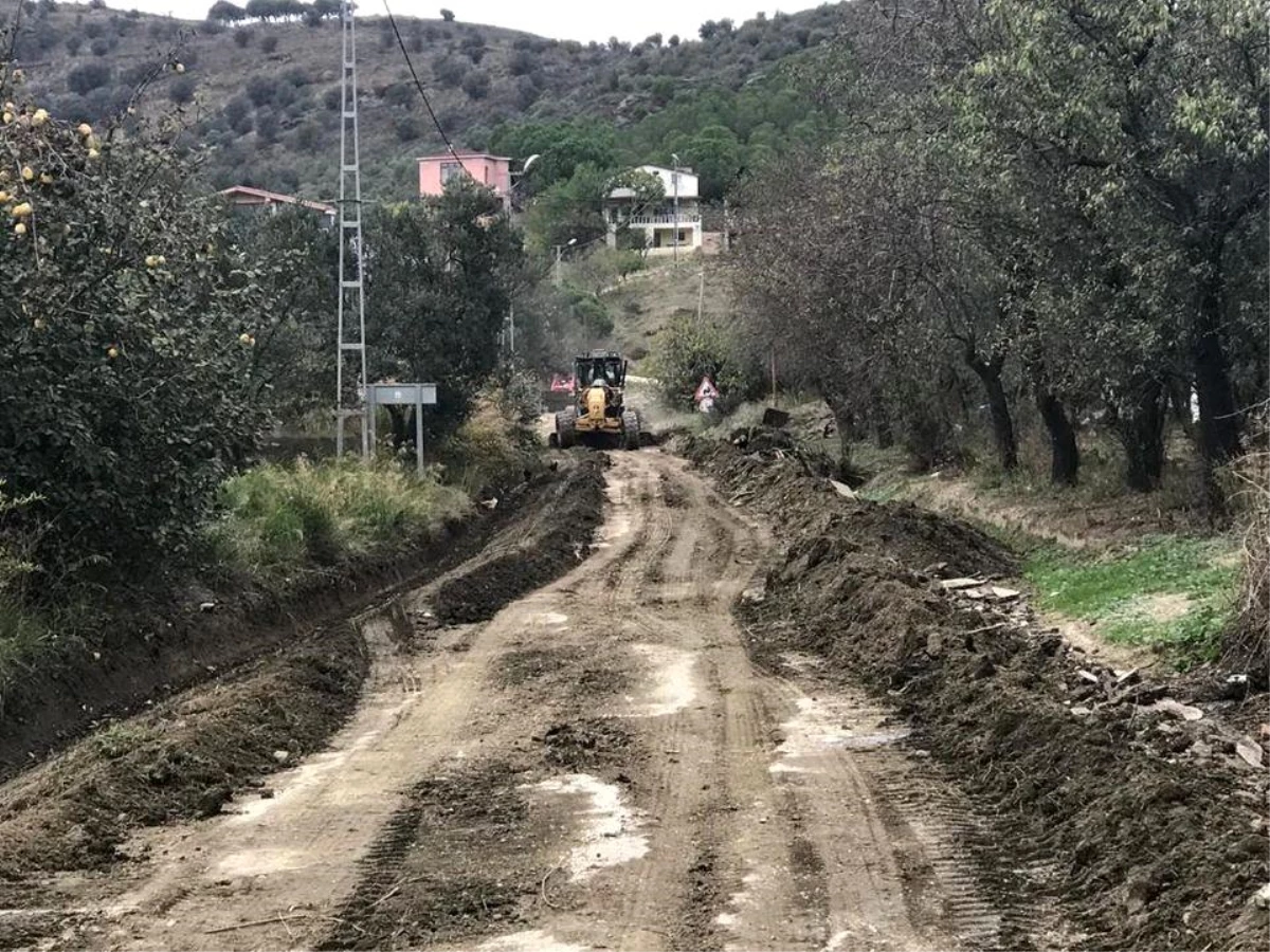 Büyükşehir yağışlardan zarar gören yolları onardı