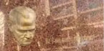 Kadıköy'de Mustafa Kemal Atatürk'ün maskı çalındı