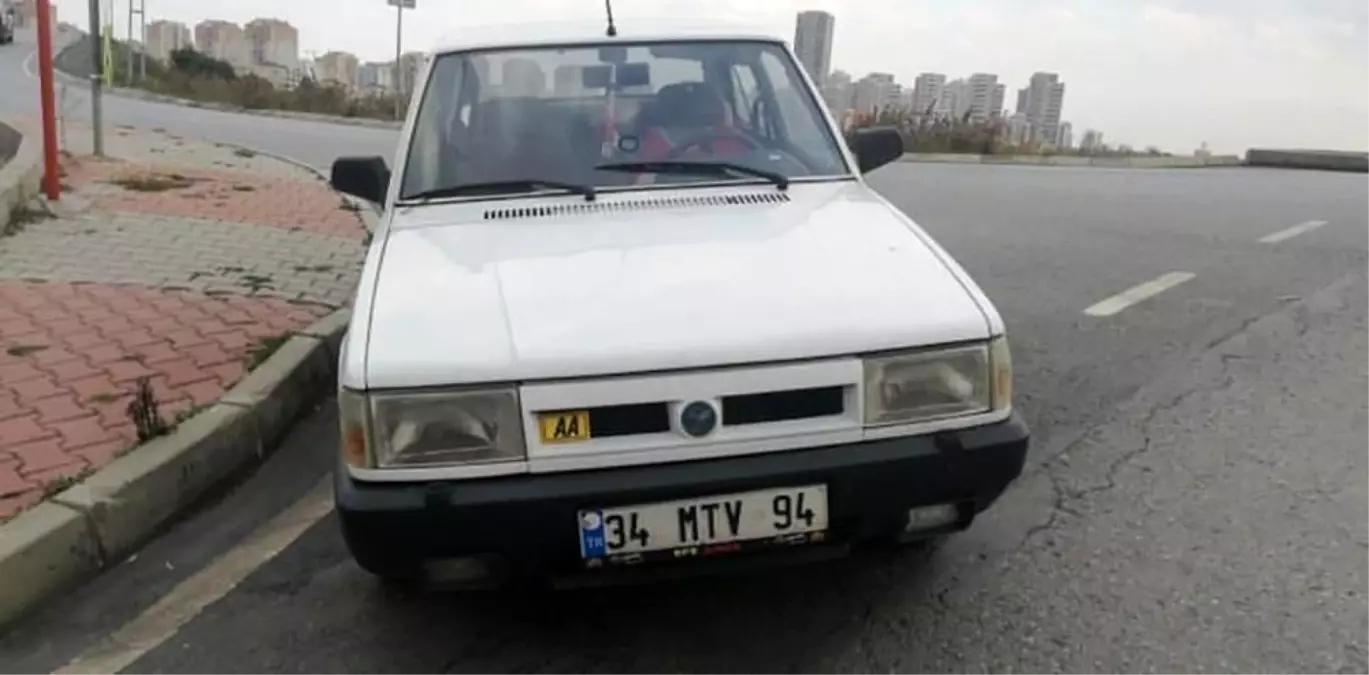 Otomobili vurdurup çalan hırsızlar yakıtı bitince vites topuzunu alıp kaçtı