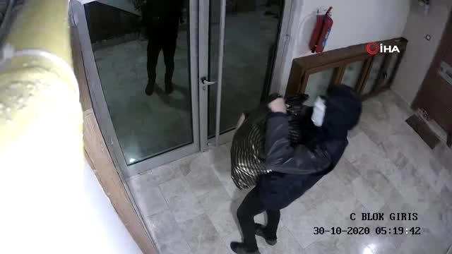 Son dakika: Ayakkabı hırsızı önce kameraya ardından polise yakalandı