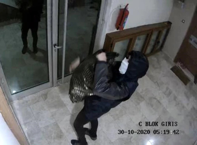 Son dakika: Ayakkabı hırsızı önce kameraya ardından polise yakalandı