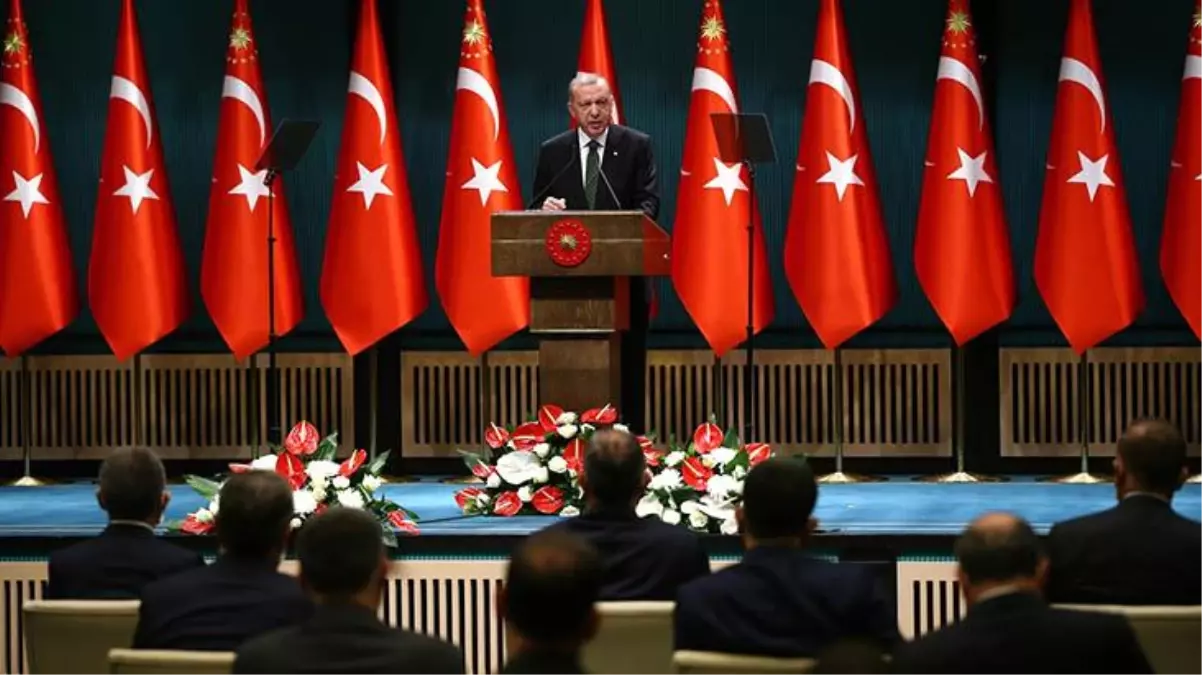 Cumhurbaşkanı Erdoğan sokağa çıkma kısıtlaması saatlerini açıkladı, televizyon kanallarını karmaşa sardı