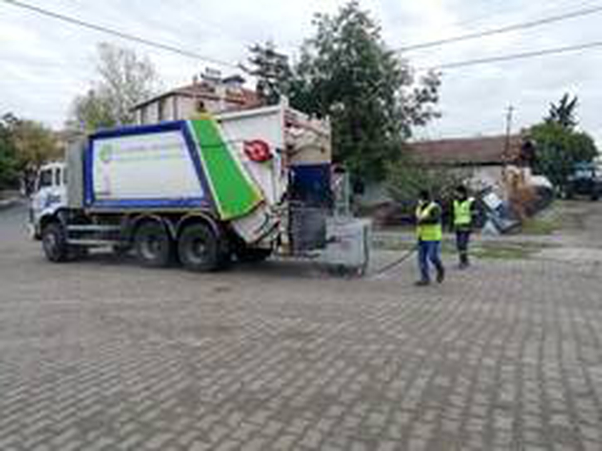Ergene\'de çöp konteynırları ve duraklar dezenfekte ediliyor