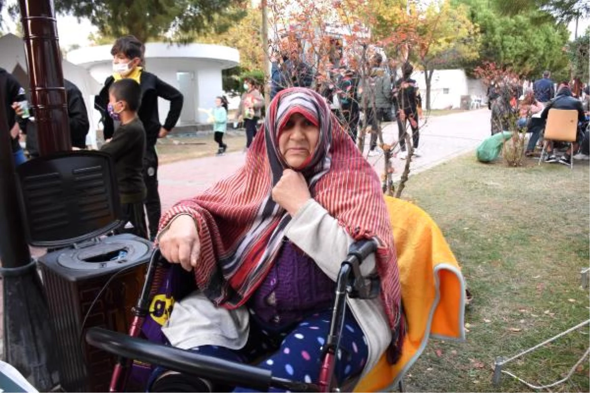 Gölcük depreminde enkazdan kurtarılmıştı, İzmir\'de de o korkuyu yaşadı