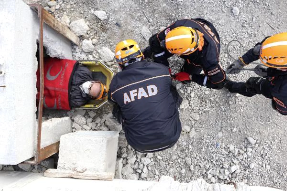İzmir depremi kahramanlarının zorlu eğitimi