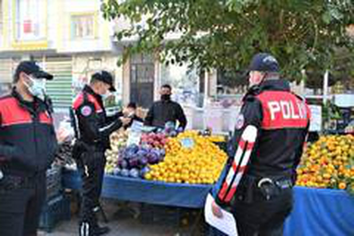 Polis pazar yerinde denetimi sıklaştırdı