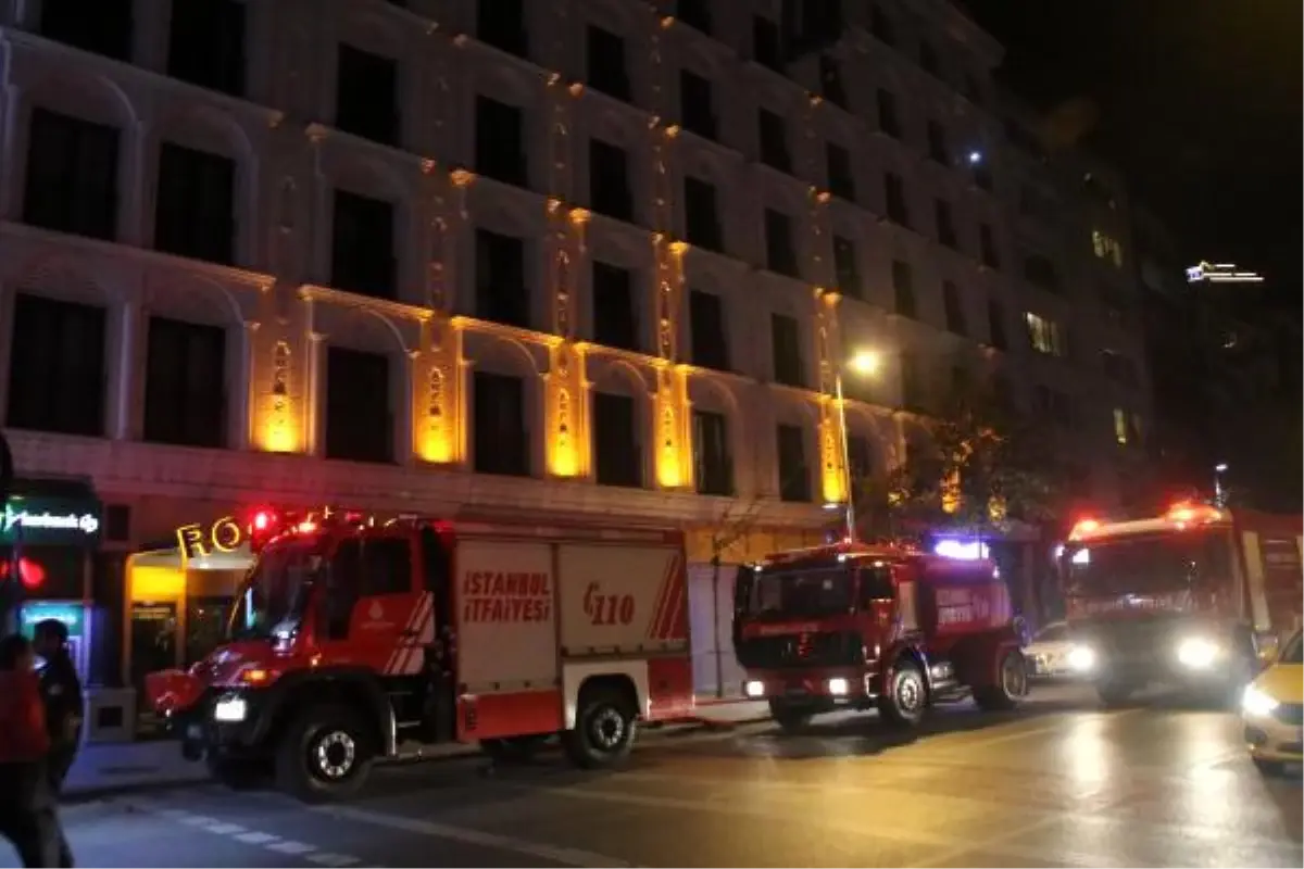 Şişli\'de otel olan eski adliye binasında yangın