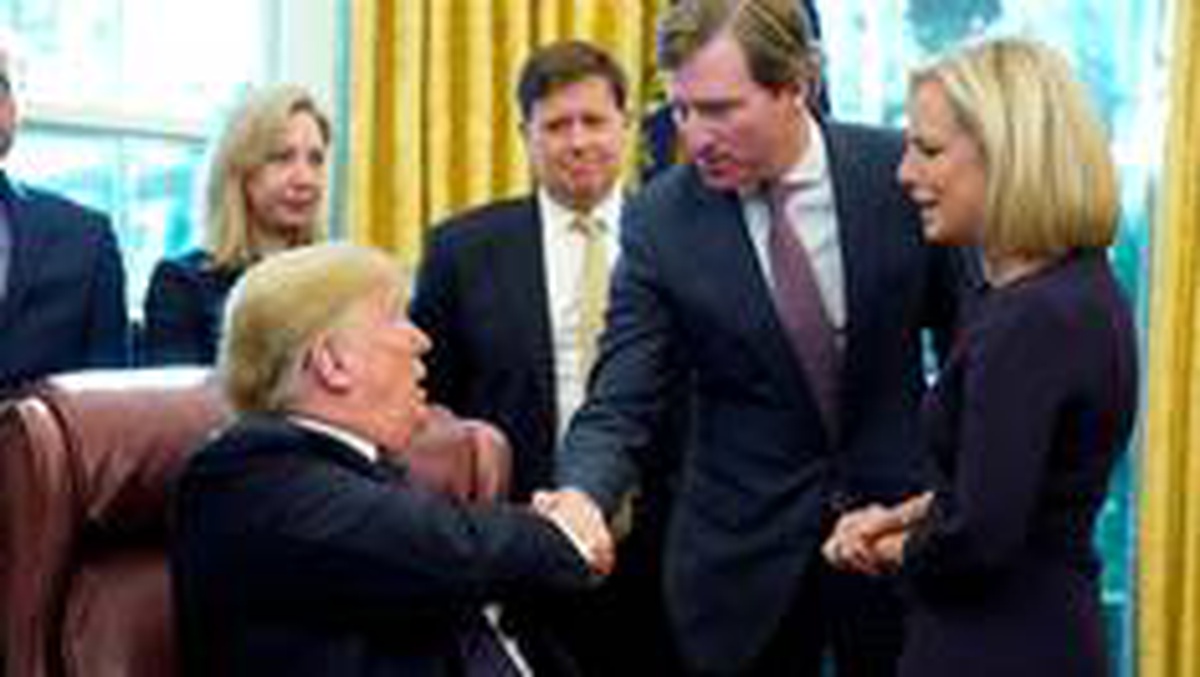 Trump hile yapılmadığını söyleyen seçim güvenliği yetkilisini görevden aldı